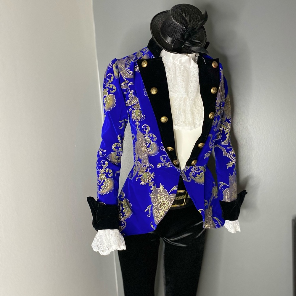 Elegant pirate costume and hat